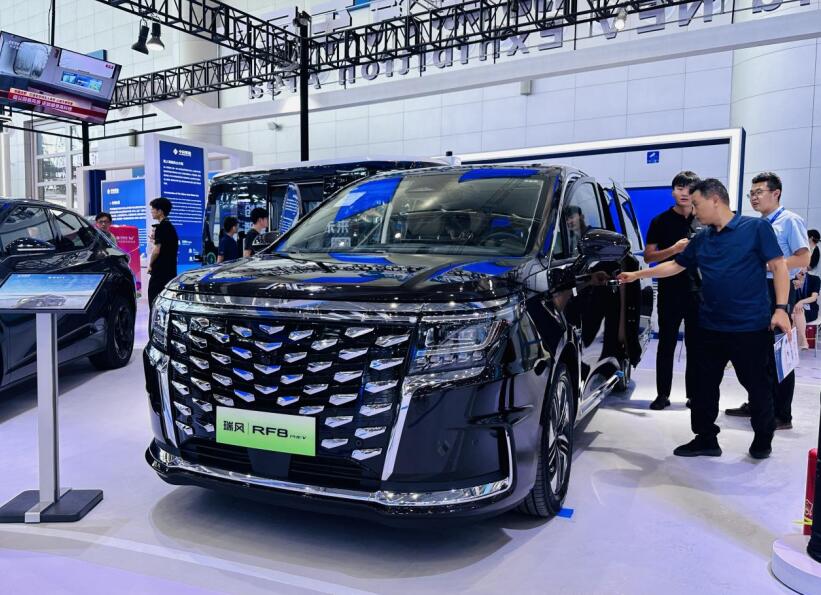 “中国智造”彰显创新实力江淮汽车“智”造精品亮相2024世界制造业大会(图3)