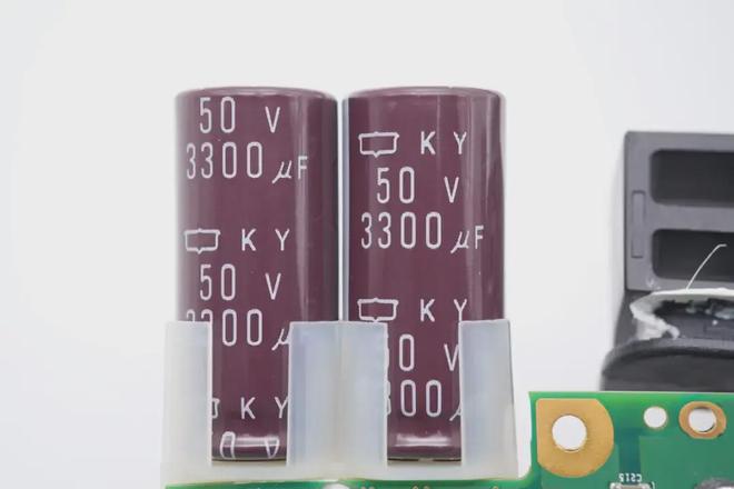 多品牌微型逆变器内部高压电容对比看那些厂商更受青睐？(图13)