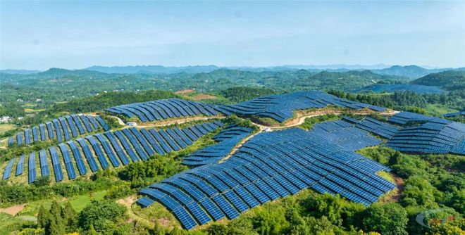 中核汇能100MW光伏项目开工！(图1)